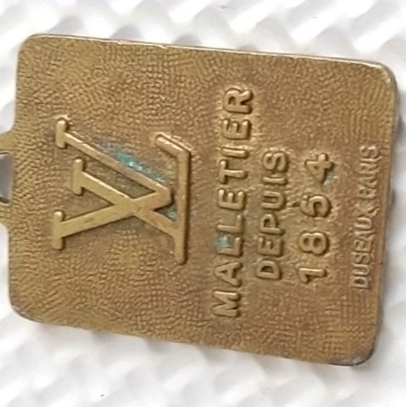 Louis Vuitton Key 🔑 Ring Gold Tone - Picture 2 of 7